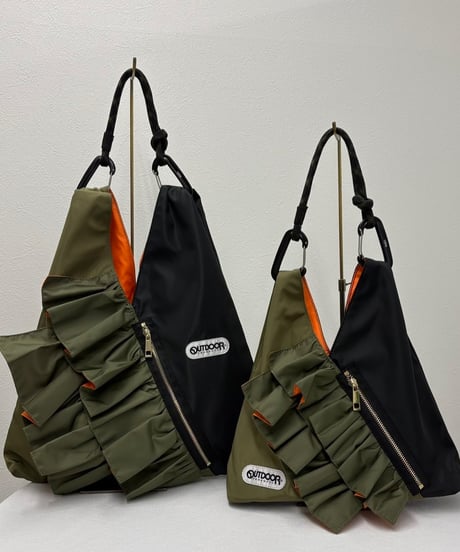 【R2501-TFB44】Bicolor triangle mini bag with frills (1740977)