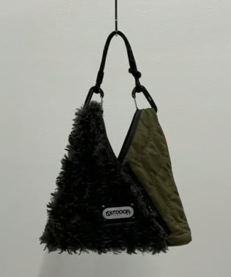 【R2503-FQB45】Triangle fur quilt mini bag（1740985）