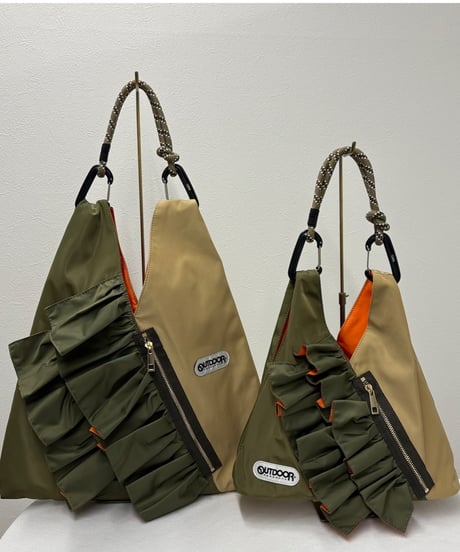 【R2501-TFB44】Bicolor triangle mini bag with frills (1740977)