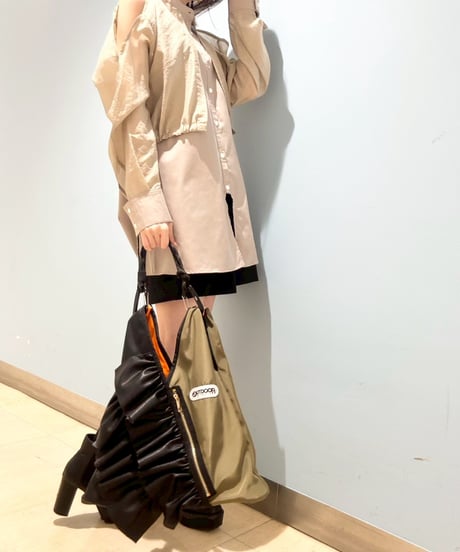 【R2603-FPB64】 Large perforated ruffle bag (1741118)