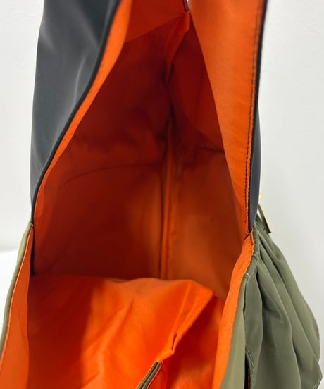 【R2501-TFB43】Bicolot triangle bag with frills (1740976)