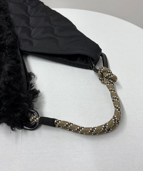 【R2503-FQB40】Triangle fur quilt bag（1740980）