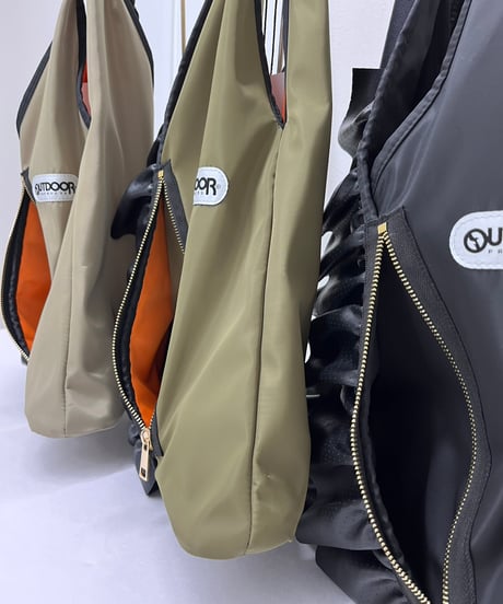 【R2603-FPB64】 Large perforated ruffle bag (1741118)