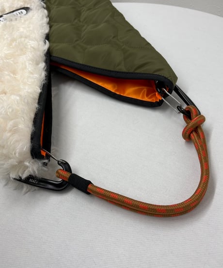 【R2503-FQB40】Triangle fur quilt bag（1740980）