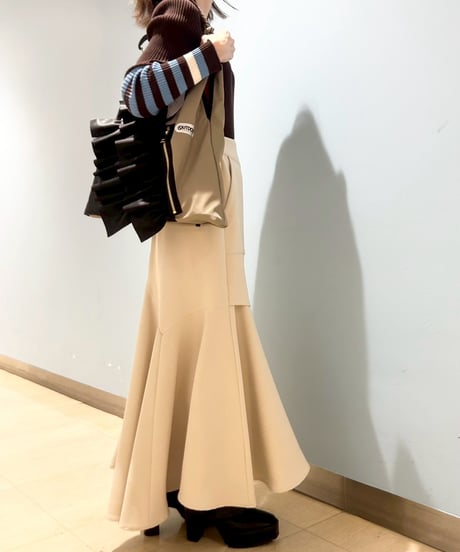 【R2603-FPB64】 Large perforated ruffle bag (1741118)