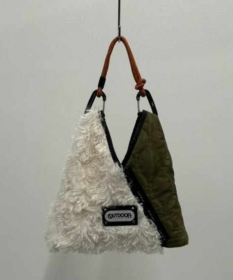 【R2503-FQB45】Triangle fur quilt mini bag（1740985）