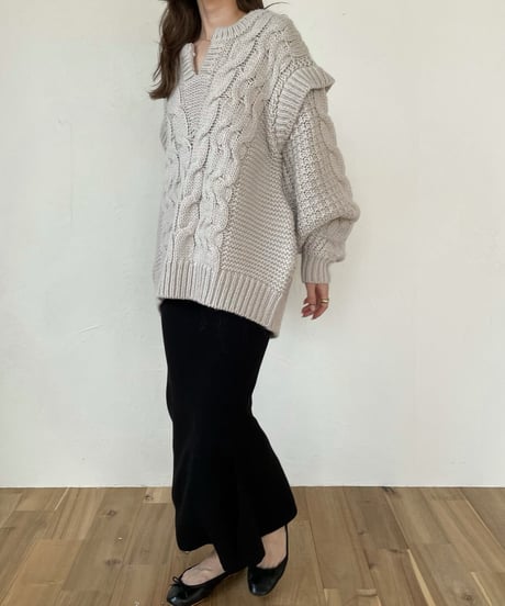 Cable over vneck knit