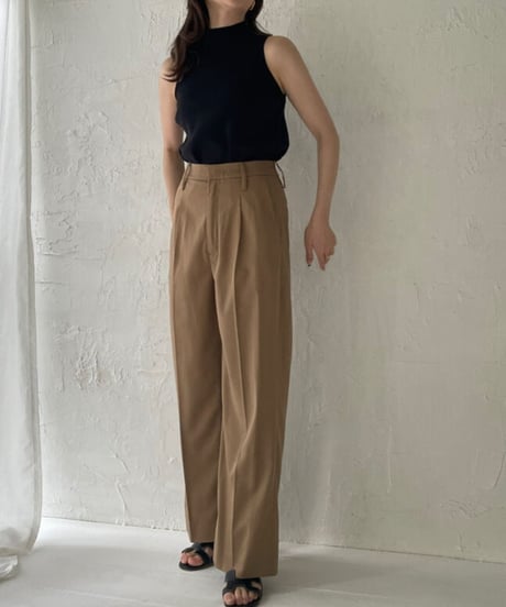 High neck nosleeve knit