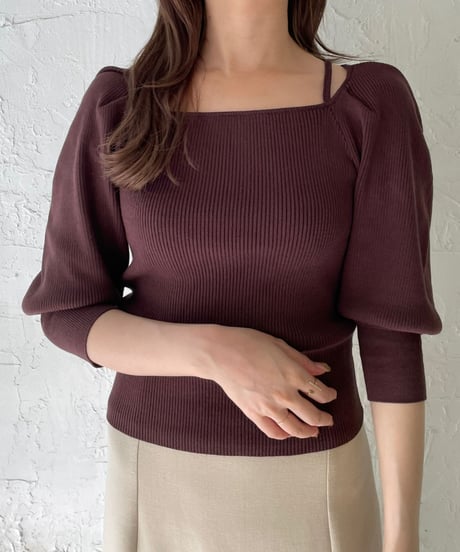 Design neck knit pullover