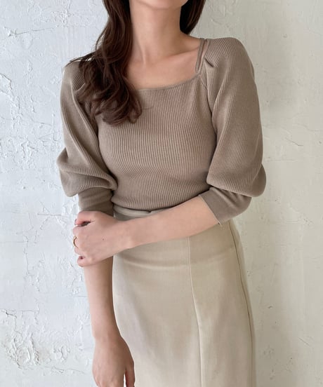 Design neck knit pullover