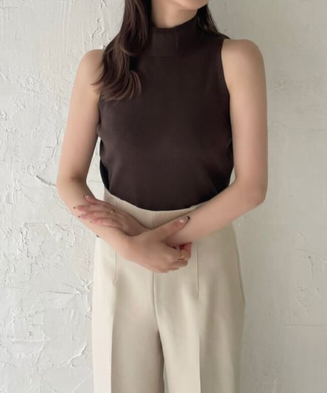 High neck nosleeve knit