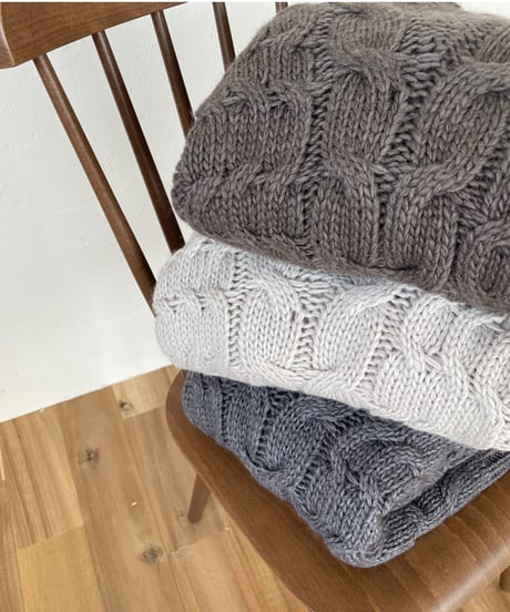 Cable over vneck knit