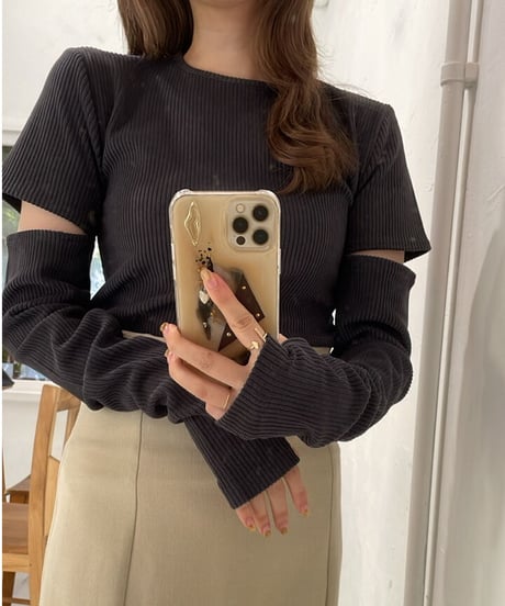 Arm cut design tops