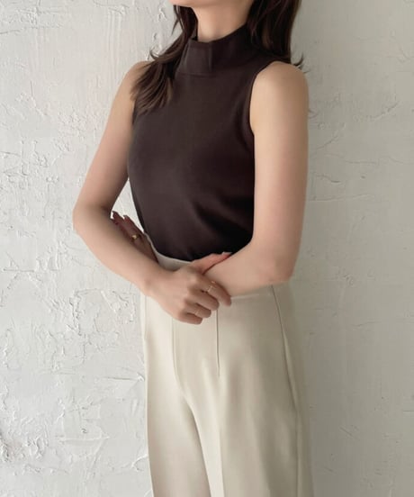 High neck nosleeve knit