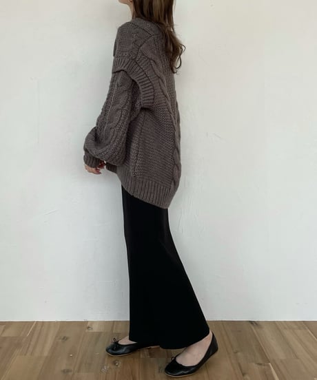Cable over vneck knit