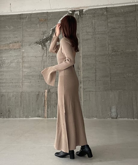 Back open knit one-piece