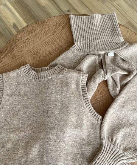 Back twist layered knit