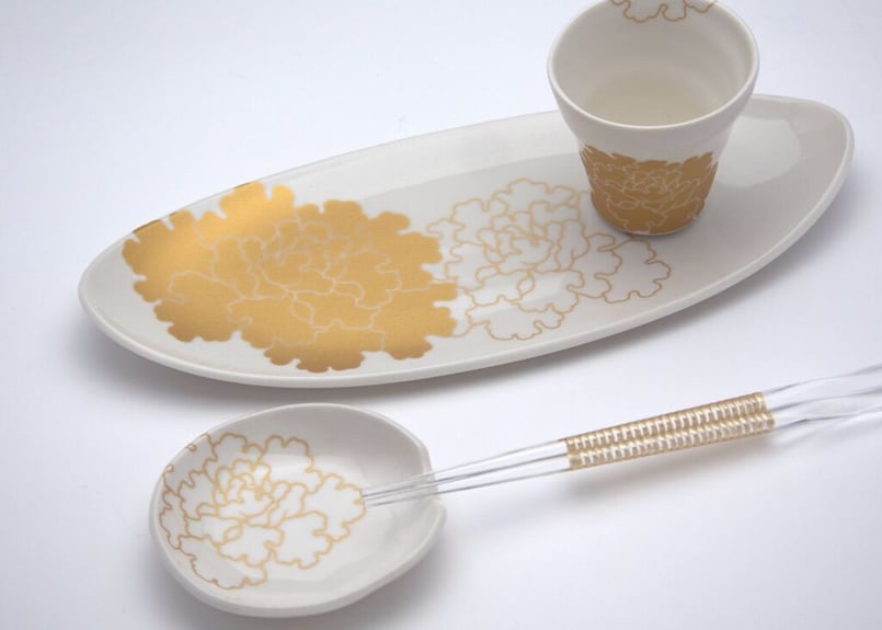 金牡丹の箸置き豆皿 M-4 | 祈りを宿す器 美命mikoto — Vessels of
