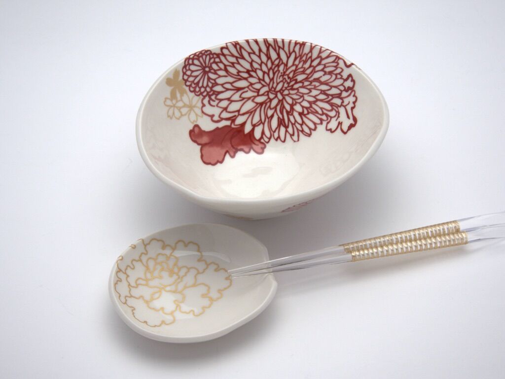 金牡丹の箸置き豆皿 M-4 | 祈りを宿す器 美命mikoto — Vessels of