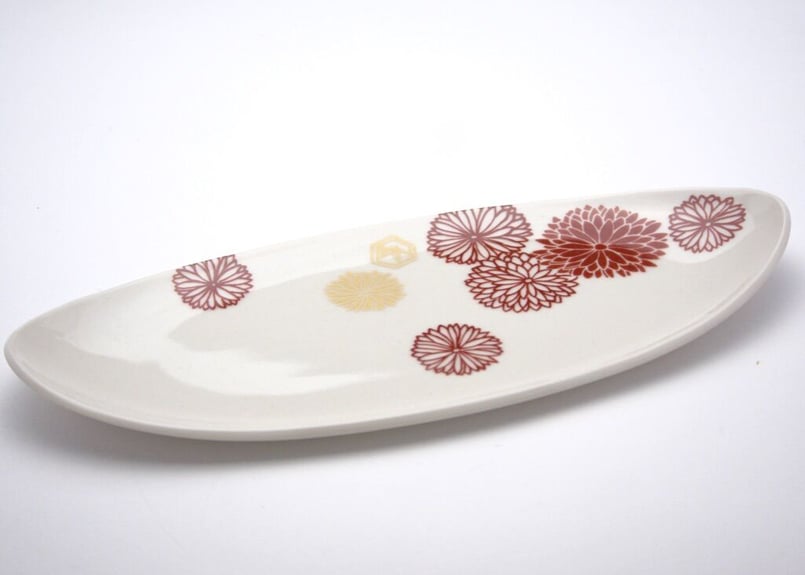 イムサエムさん制作の楕円の器 菊の楕円皿 D-1 | 祈りを宿す器 美命mikoto — Vessels of Prayer