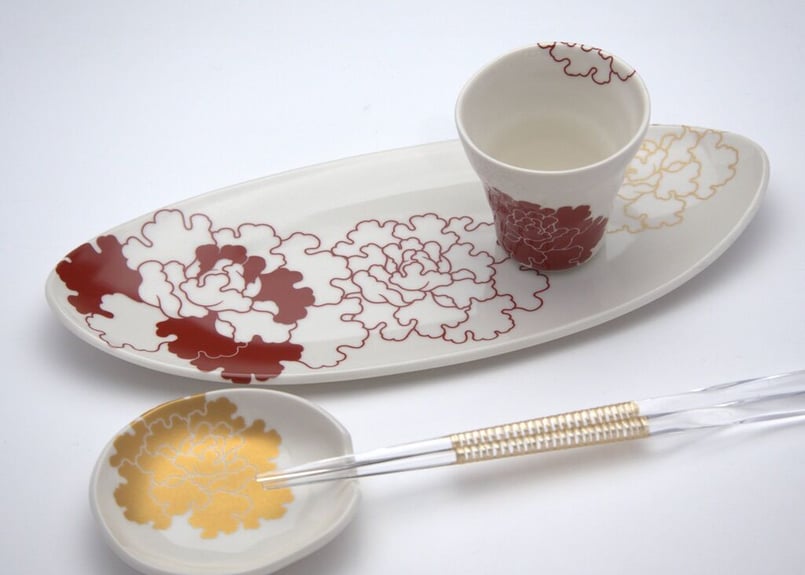 金牡丹の箸置き豆皿 M-3 | 祈りを宿す器 美命mikoto — Vessels of
