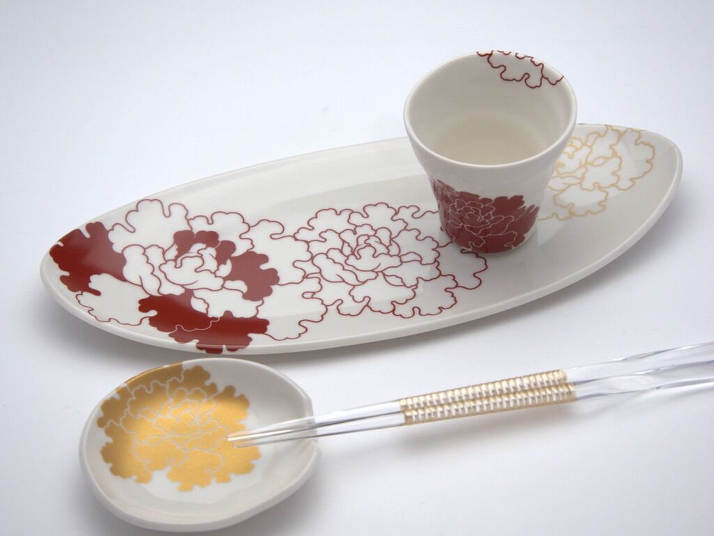 金牡丹の箸置き豆皿 M-3 | 祈りを宿す器 美命mikoto — Vessels of