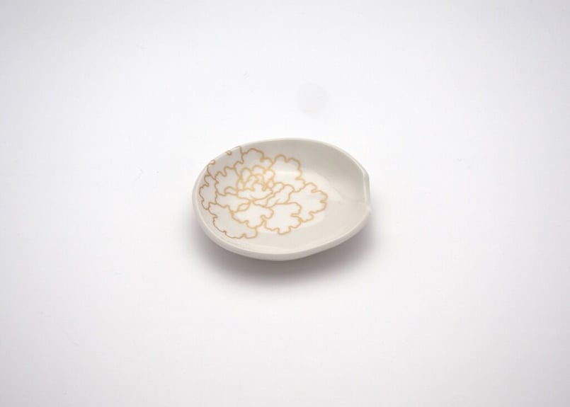 金牡丹の箸置き豆皿 M-4 | 祈りを宿す器 美命mikoto — Vessels of