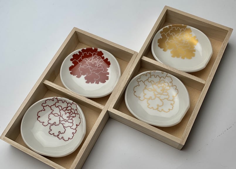 お刺身の醤油受けに最適！ 箸置き豆皿 金牡丹M−3 | ハレの日の器 美