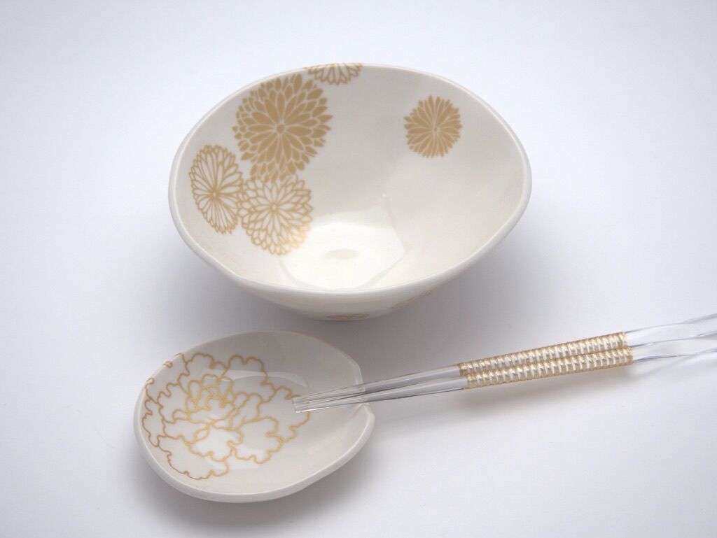 金牡丹の箸置き豆皿 M-4 | 祈りを宿す器 美命mikoto — Vessels of