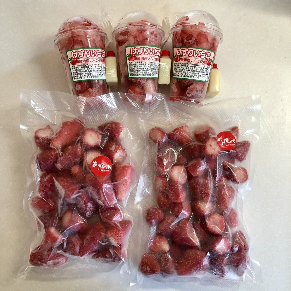 冷凍いちご1kg(500g×2袋)と削り苺紅ほっぺ(3カップ) | もぐ 冷凍いちご1kg(500g×2袋)と削り苺紅ほっぺ(3カップ) | もぐ