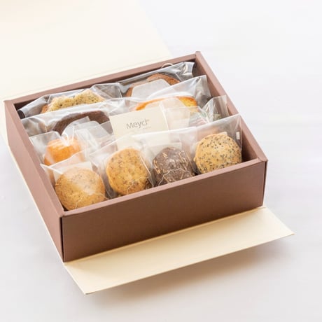 ホテルメイドの焼き菓子詰め合わせ【リリー12個入り】
