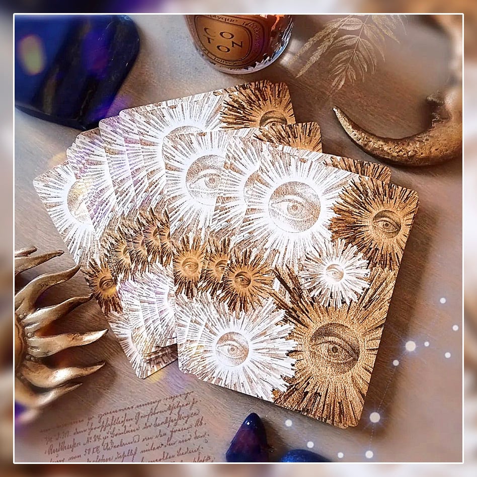 【正規品オラクルカード】フランス発の華麗な神々と植物のコラージュデッキ／金縁 ✨金縁デッキ✨フランス直輸入！さわやかな海の絵柄の絵本のよう