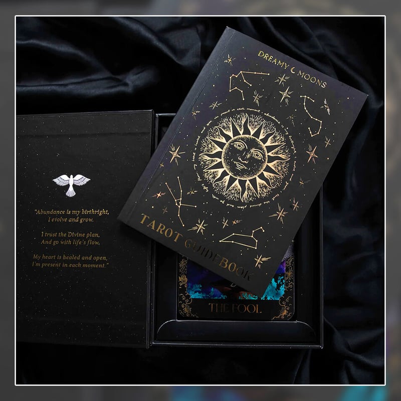 予約商品】Dreamy Moons Tarot Deck【タロットカード】 | musemuse