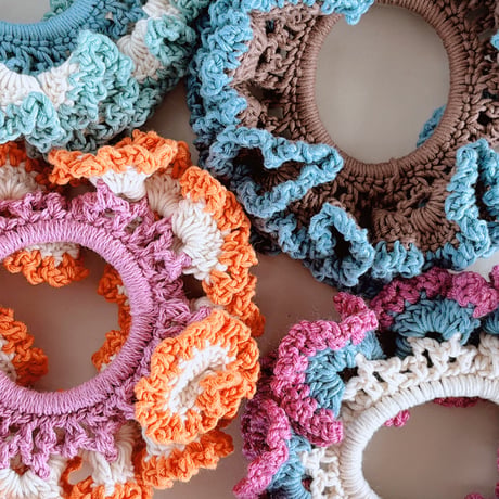 frilled scrunchie (004)