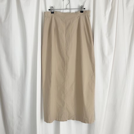 beige back slit long skirt