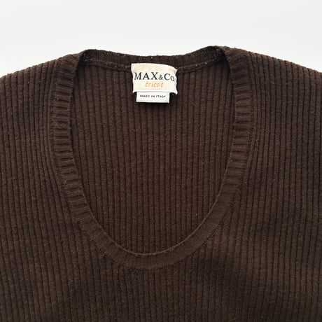 made in Italy / brown u neck knit