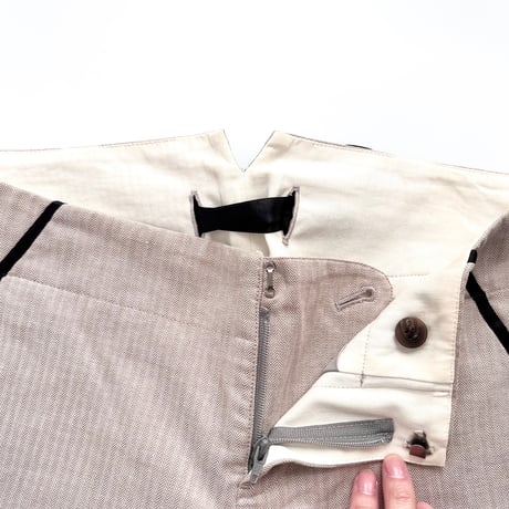beige striped back ribbon half pants