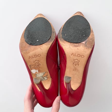 red pointed short boots 22.5cm