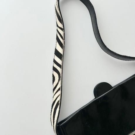 made in Italy / black enamel leather shoulder bag