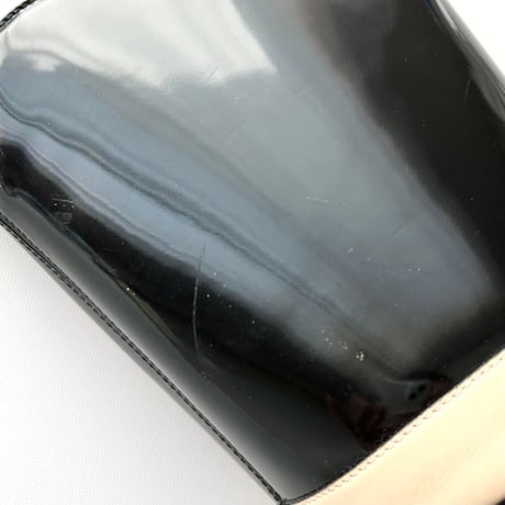 Ferragamo black×beige enamel leather bucket bag