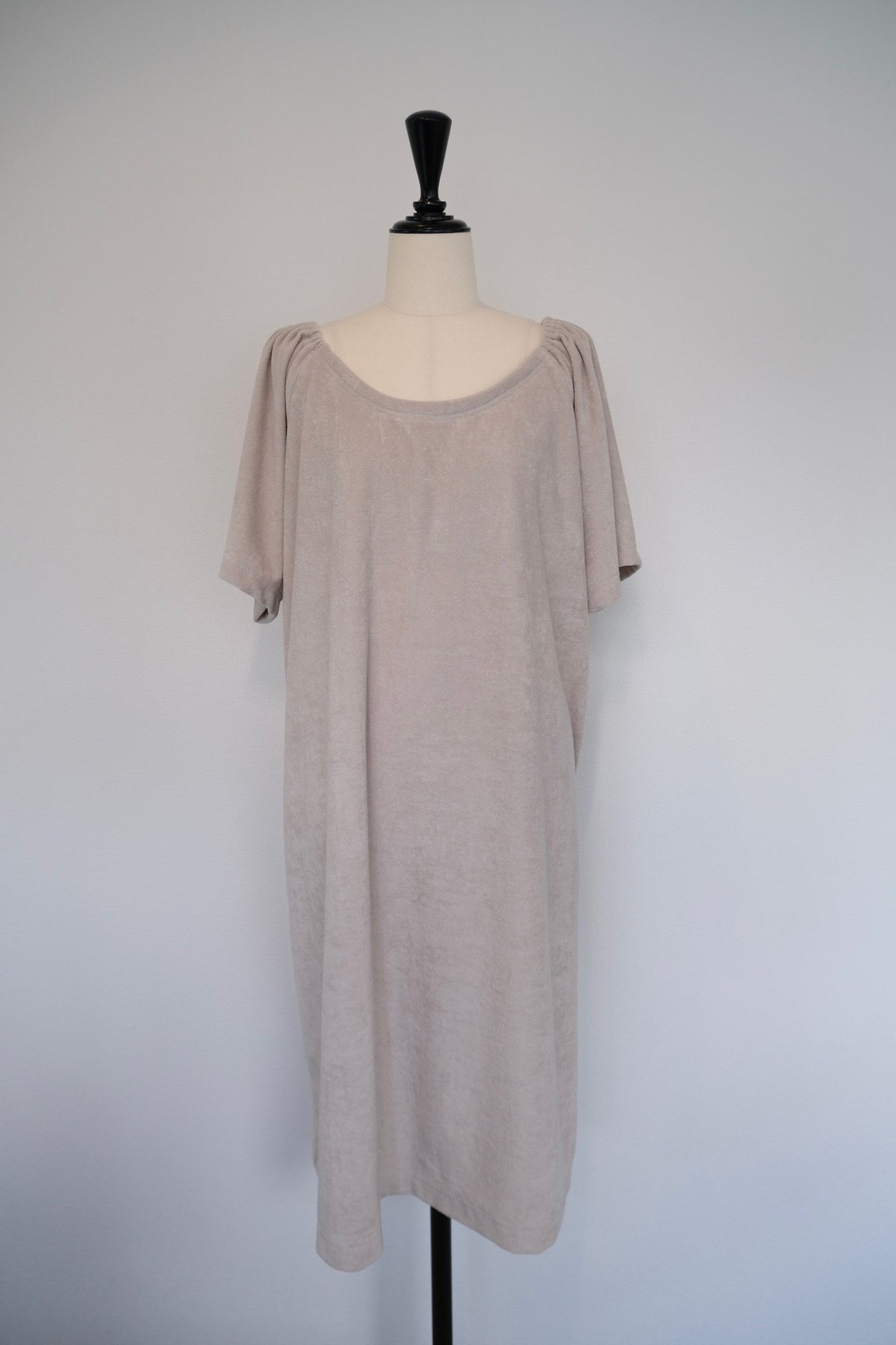 改良版】オリジナルオフショルダー型ガウン（ワンピース） | Aarde 