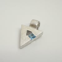 ブルートパーズ　トライアングル型ペンダント【P861T】