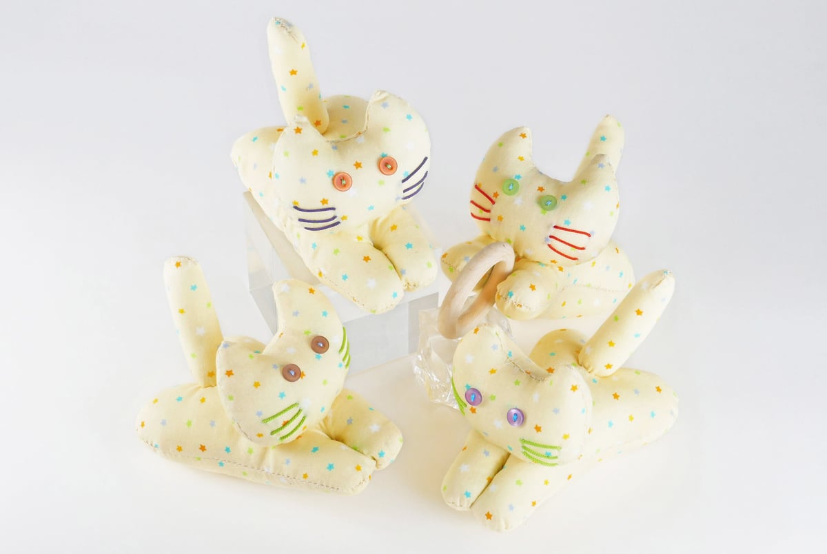 ねこちゃんチャーム　三毛猫(橙色)×りす×どんぐり×落ち葉 ねこちゃんチャーム 三毛猫(橙色)×りす×どんぐり×落ち葉