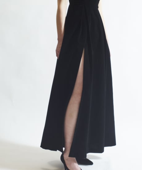 Type Velvet slit longskirt black dress