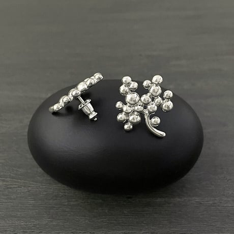 SILVER ピアス　実りの木