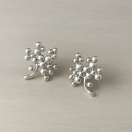 SILVER ピアス　実りの木