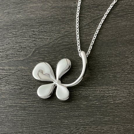 SILVER ネックレス　クローバー