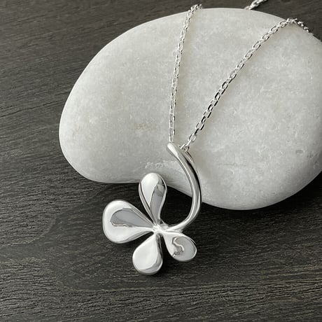 SILVER ネックレス　クローバー
