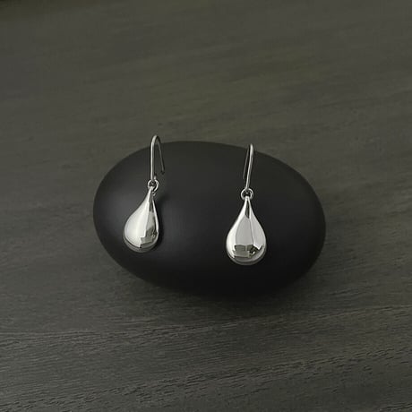 SILVER ピアス　しずく