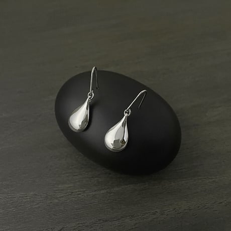 SILVER ピアス　しずく